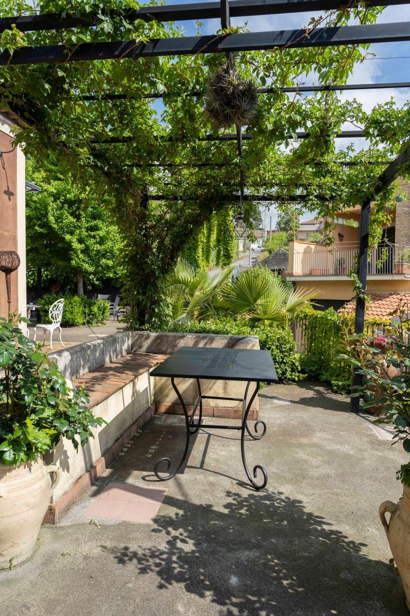 B&B Bellini Міло Екстер'єр фото