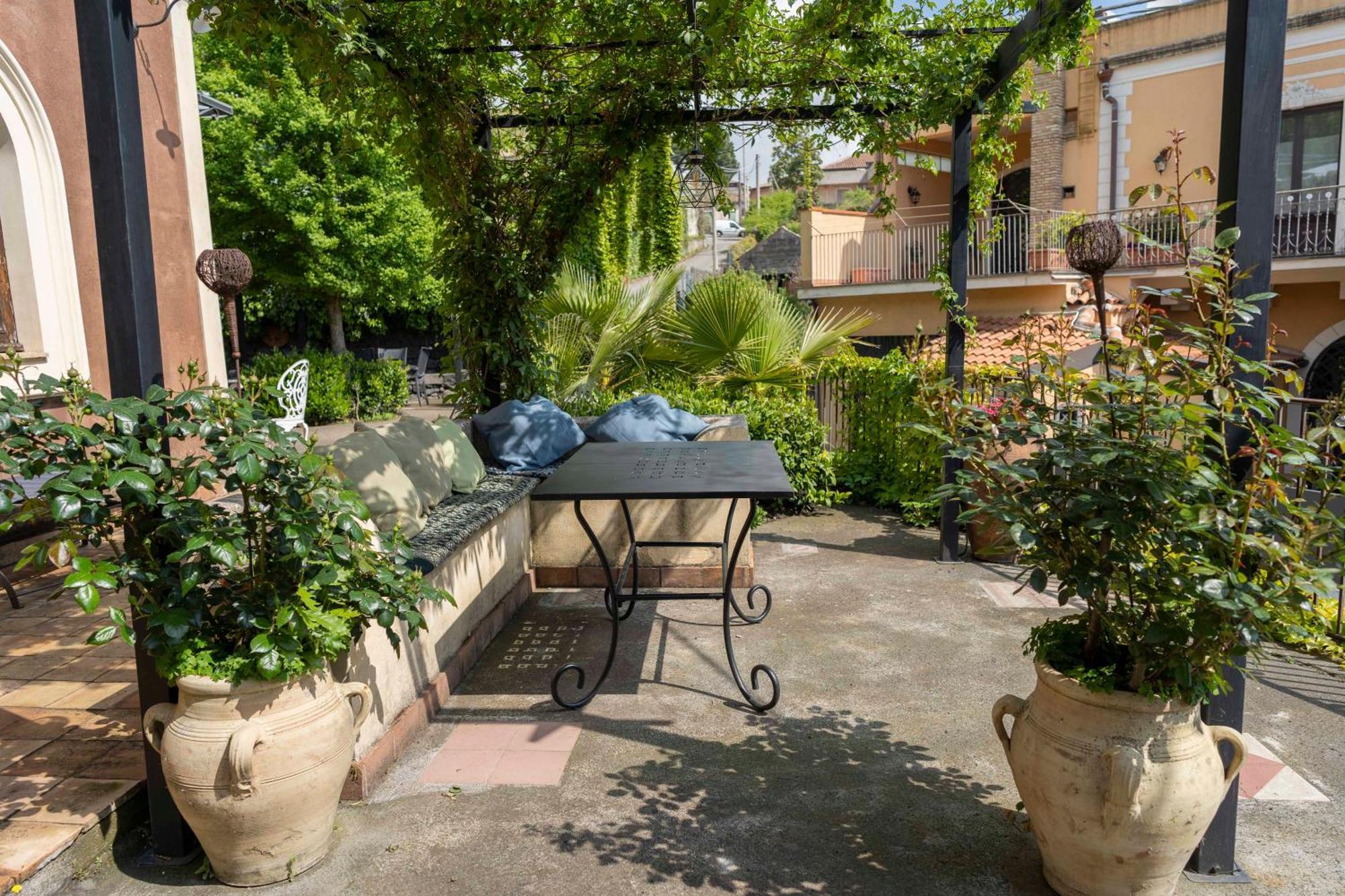 B&B Bellini Міло Екстер'єр фото