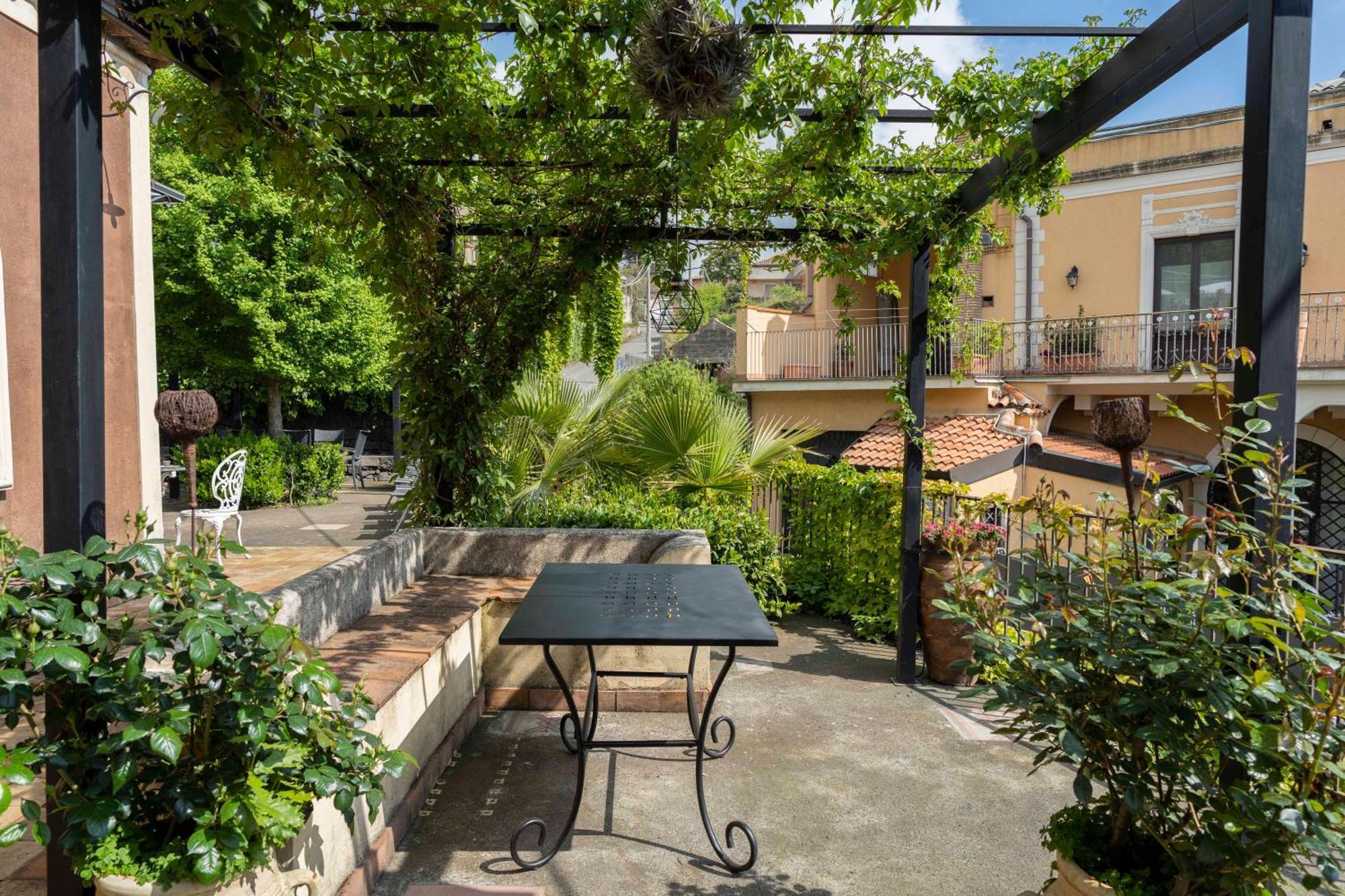 B&B Bellini Міло Екстер'єр фото