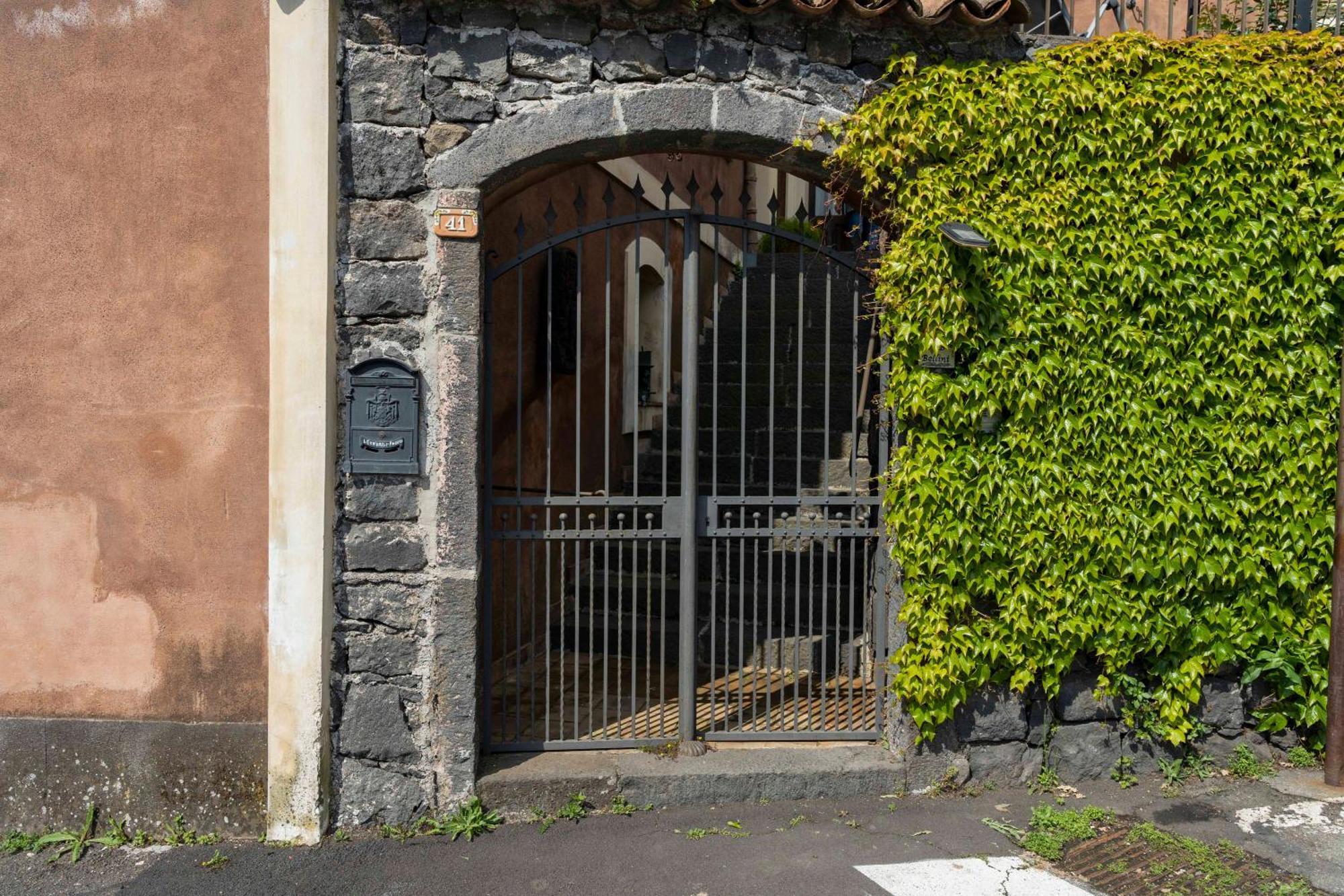 B&B Bellini Міло Екстер'єр фото